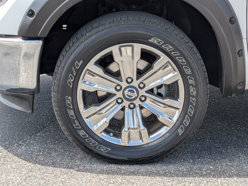 Used 2018 Nissan Titan SL w/ Chrome Package image 11