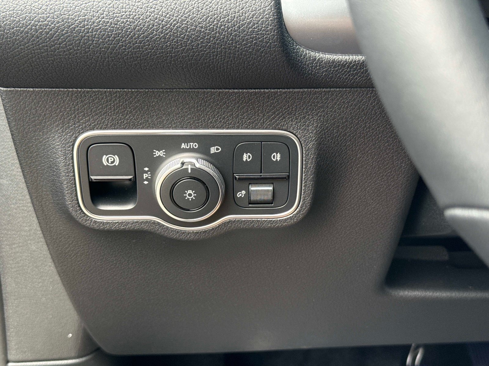 New 2026 Mercedes-Benz GLB 250 image 36