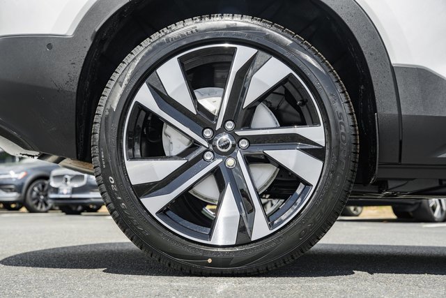 Certified 2025 Volvo XC40 B5 Plus w/ Protection Package Premier image 16