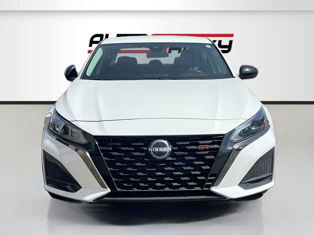 Used 2024 Nissan Altima 2.5 SR image 2