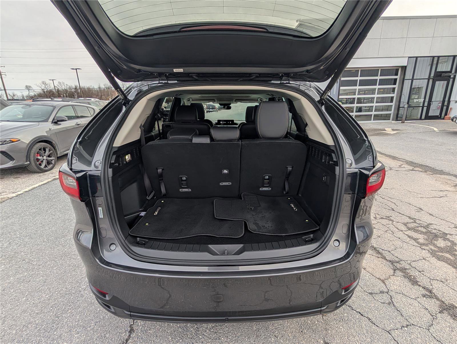 Used 2024 MAZDA CX-90 3.3 Turbo w/ Preferred Plus image 12