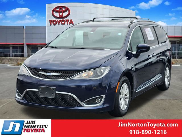 Used 2018 Chrysler Pacifica Touring-L image 3
