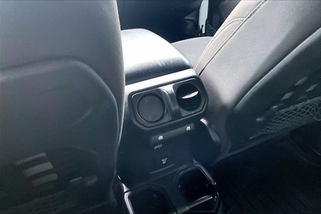 Used 2023 Jeep Wrangler Unlimited Rubicon AWD/4WD image 11