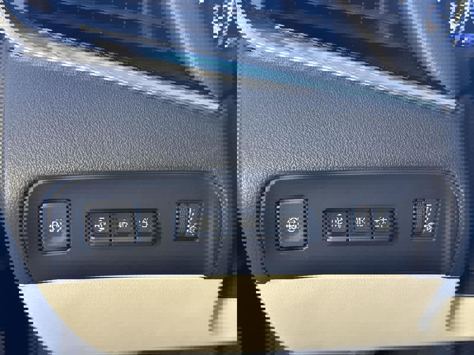 Used 2022 Buick Enclave Avenir w/ Avenir Technology Package image 24