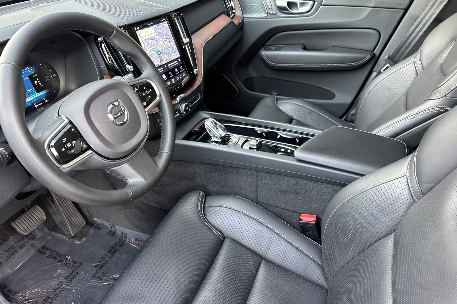 Used 2023 Volvo XC60 T8 Ultimate w/ Protection Package Premier image 9