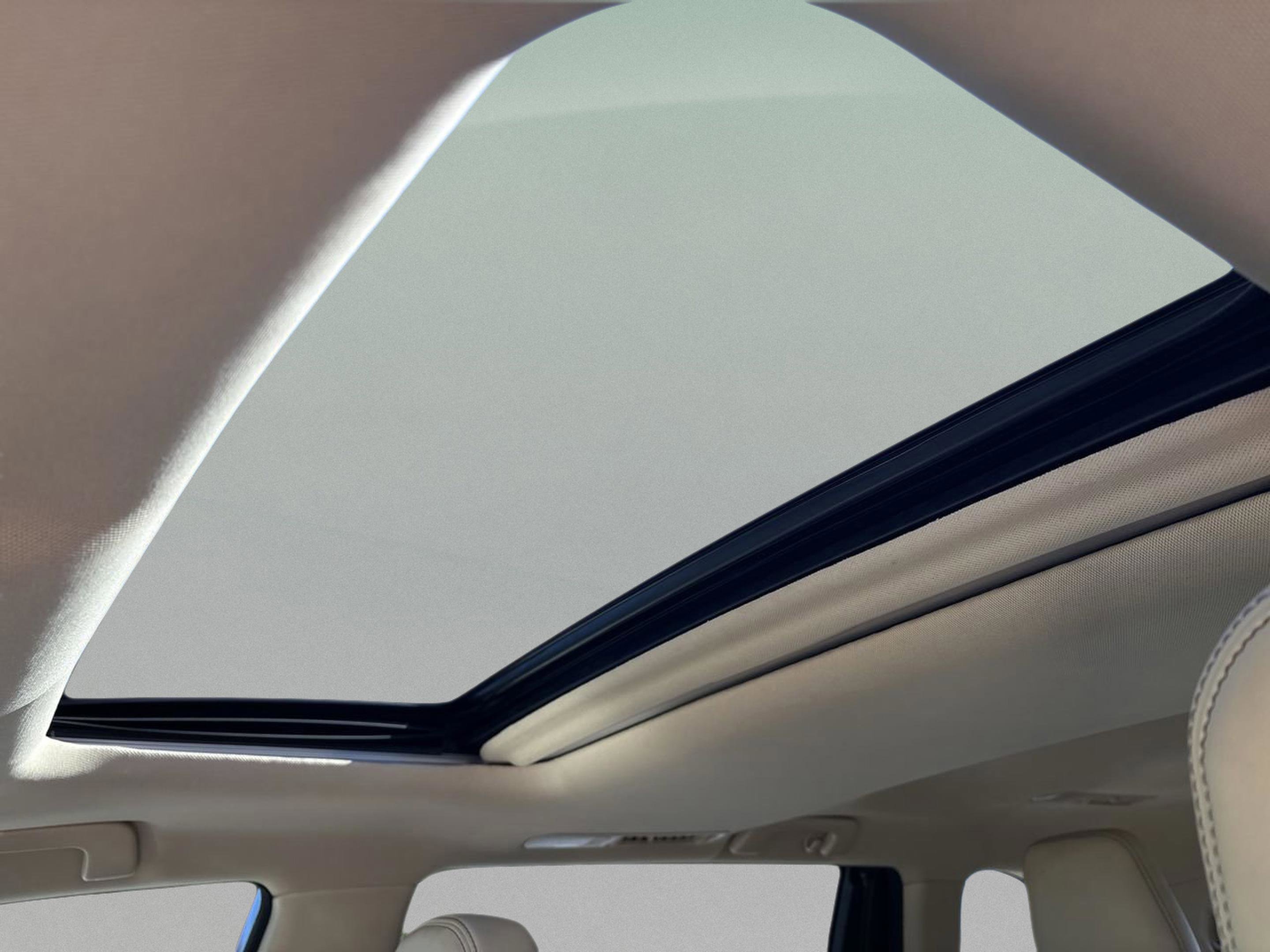 Used 2018 Toyota Highlander SE image 25