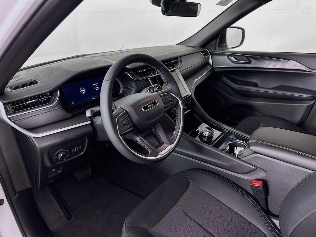 New 2026 Jeep Grand Cherokee Laredo AWD/4WD image 13