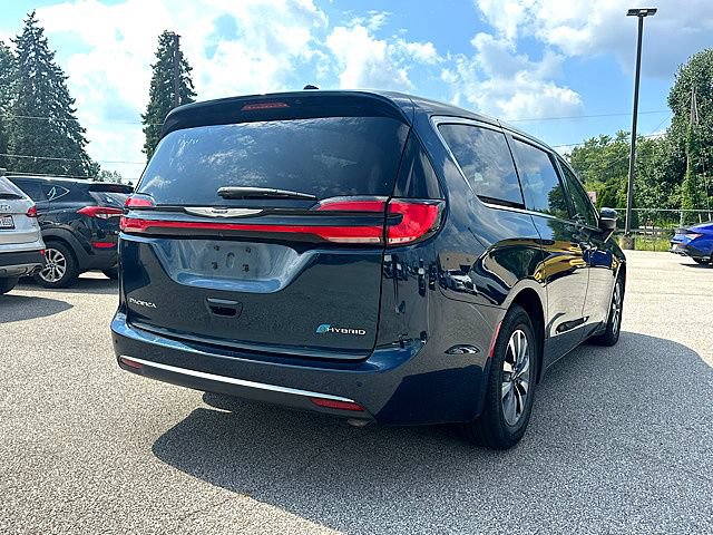 Used 2023 Chrysler Pacifica Touring-L FWD image 8