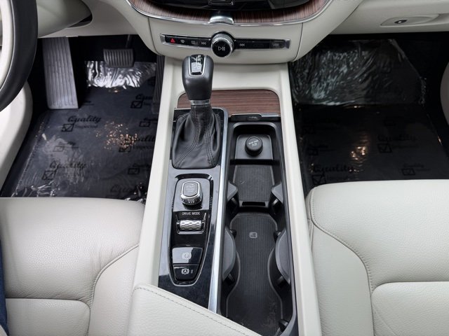 Used 2021 Volvo XC60 T5 Momentum w/ Climate Package image 18