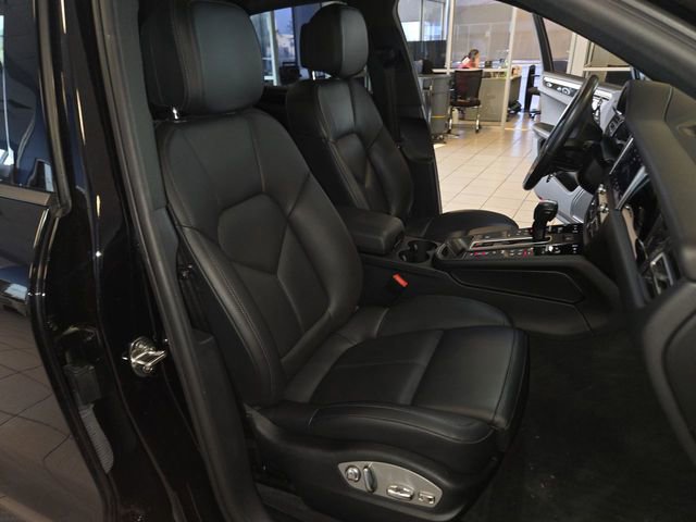 Used 2023 Porsche Macan image 25