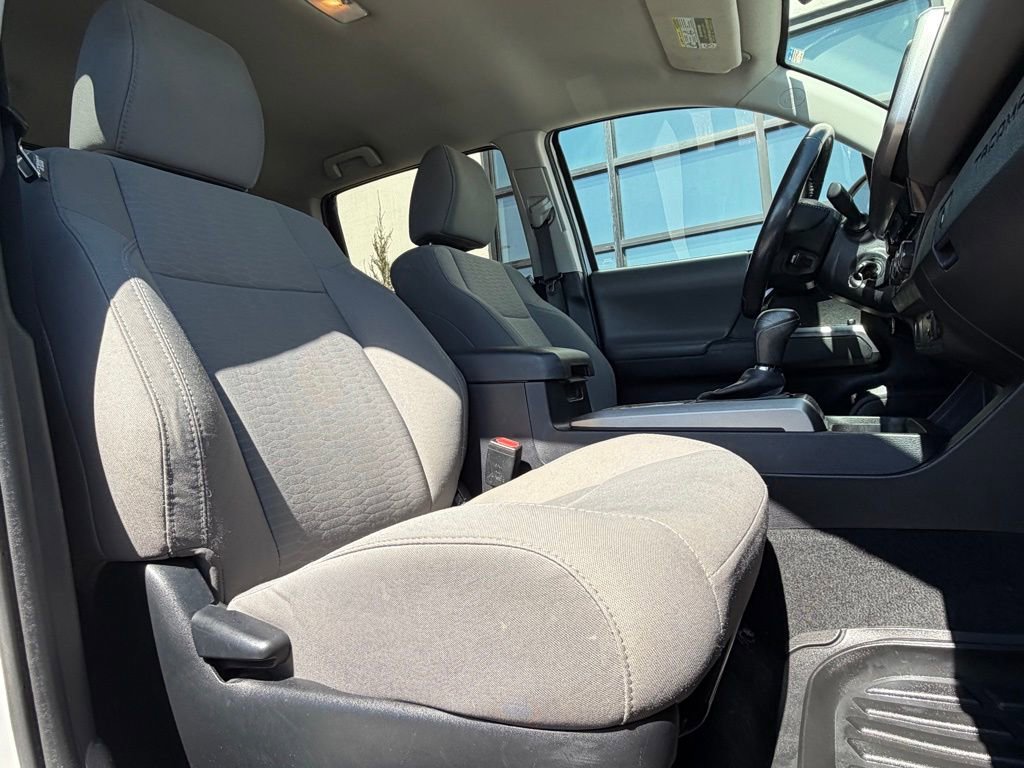Used 2017 Toyota Tacoma SR5 w/ Tow Package RWD image 9