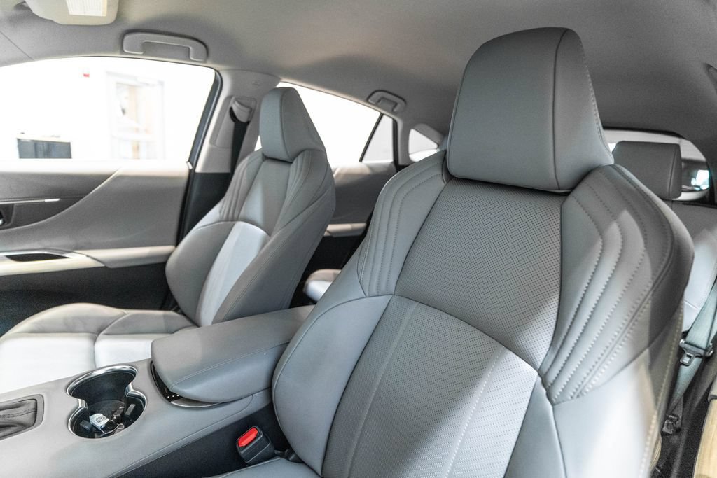 Used 2021 Toyota Venza XLE w/ Softex Package AWD/4WD image 6