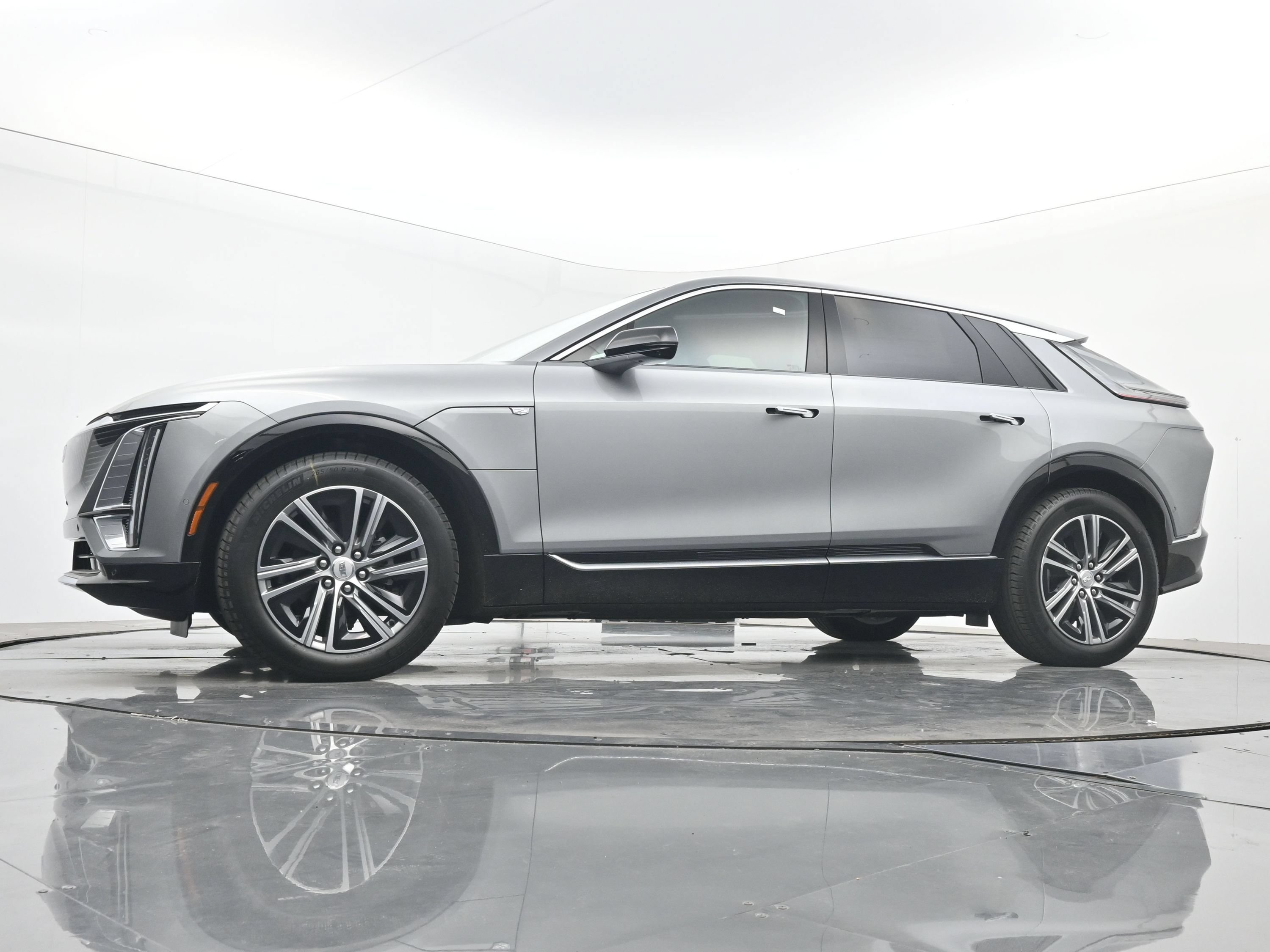 New 2026 Cadillac Lyriq Luxury AWD/4WD image 16