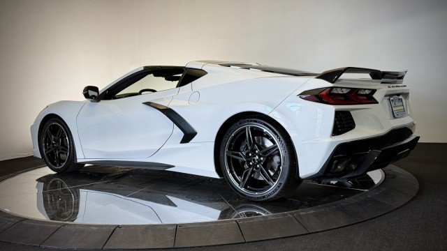Used 2024 Chevrolet Corvette Stingray Premium Cpe w/ Z51 Performance Package RWD image 3