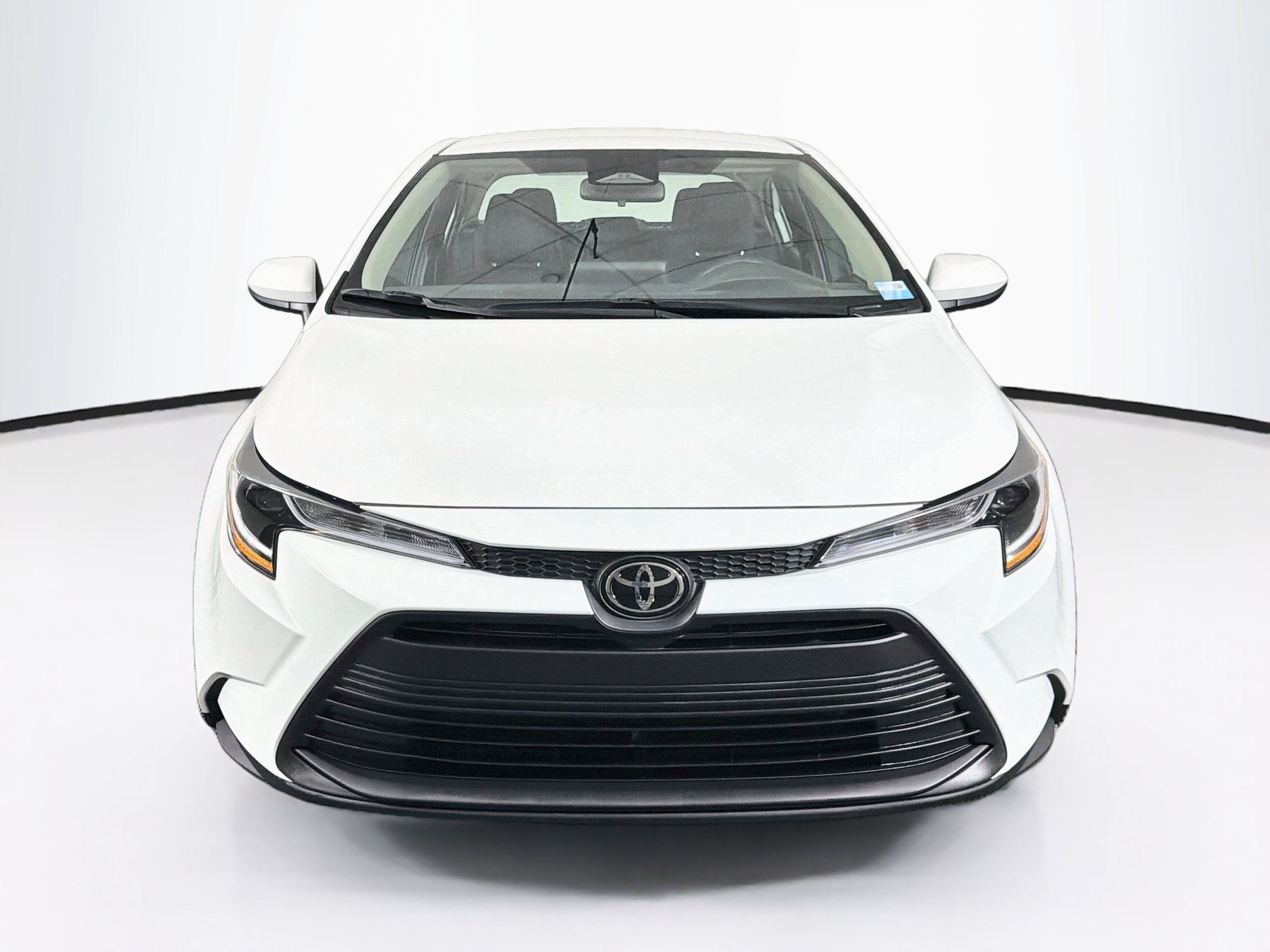 Used 2025 Toyota Corolla LE FWD image 2