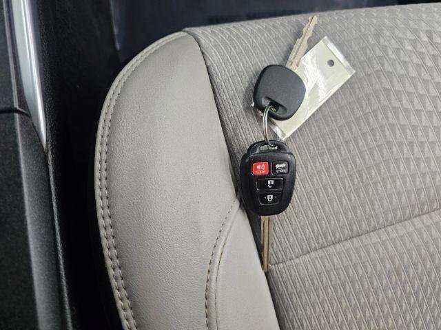 Used 2015 Toyota Camry SE FWD image 18