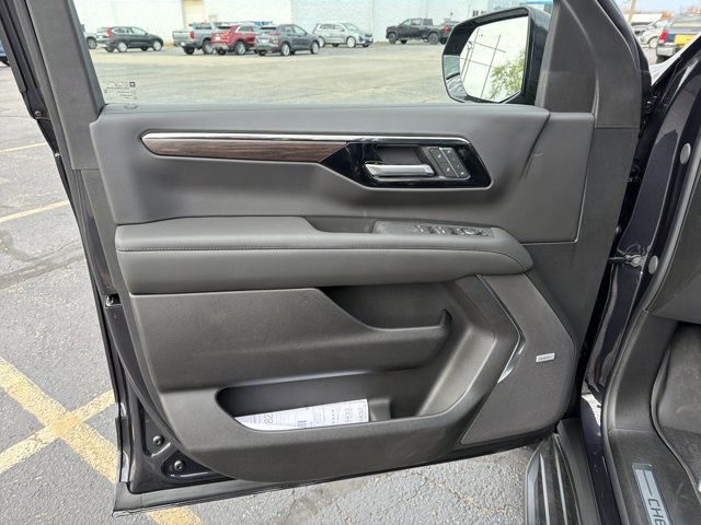 New 2026 Chevrolet Suburban LT image 10