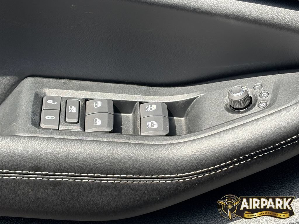 New 2026 Jeep Grand Cherokee Altitude AWD/4WD image 17