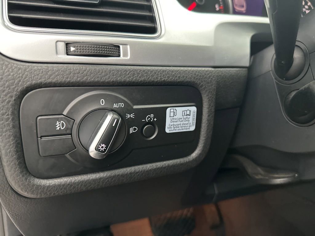 Used 2016 Volkswagen Touareg TDI image 19