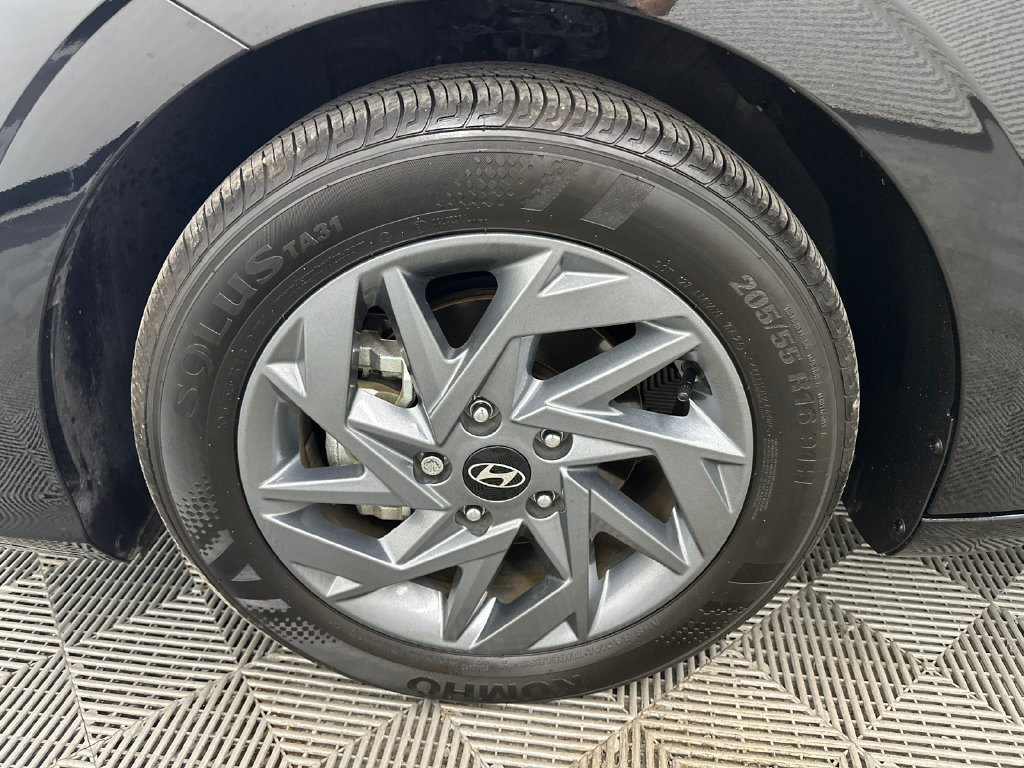 Used 2024 Hyundai Elantra SEL FWD image 11
