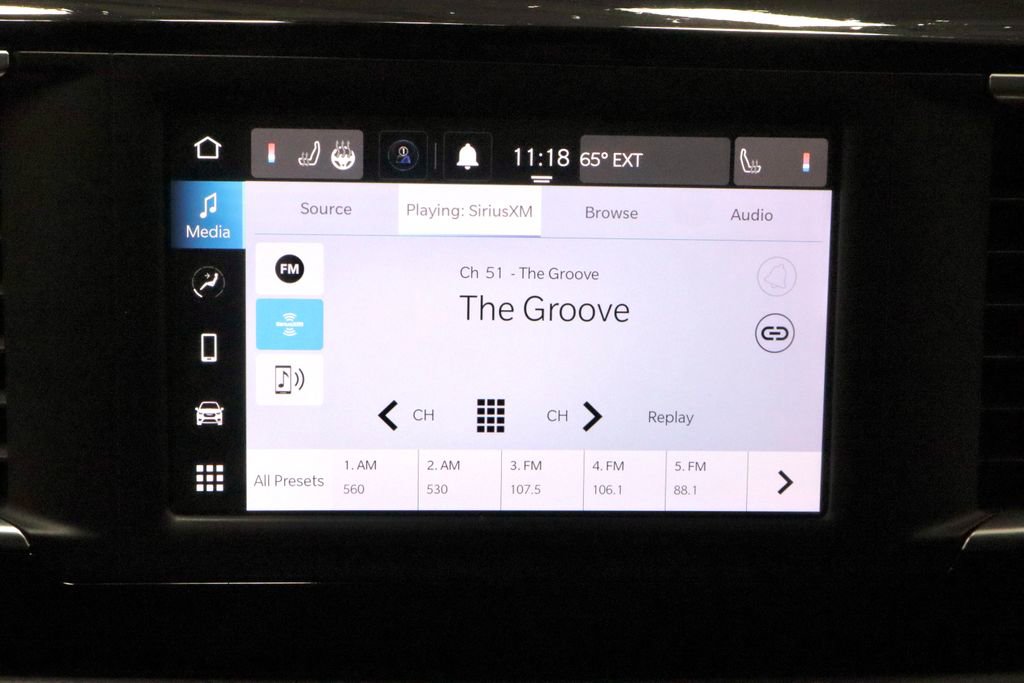 Used 2023 Chrysler Voyager LX image 3