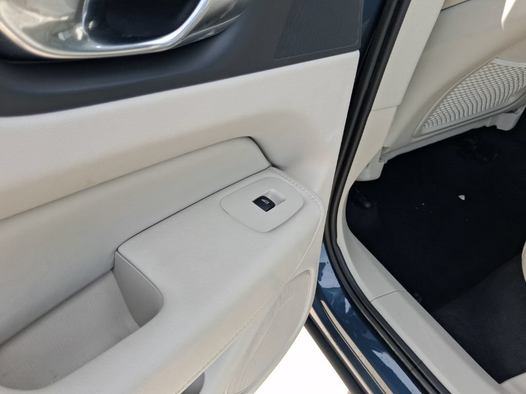 Used 2023 Volvo XC60 B5 Plus w/ Climate Package AWD/4WD image 12