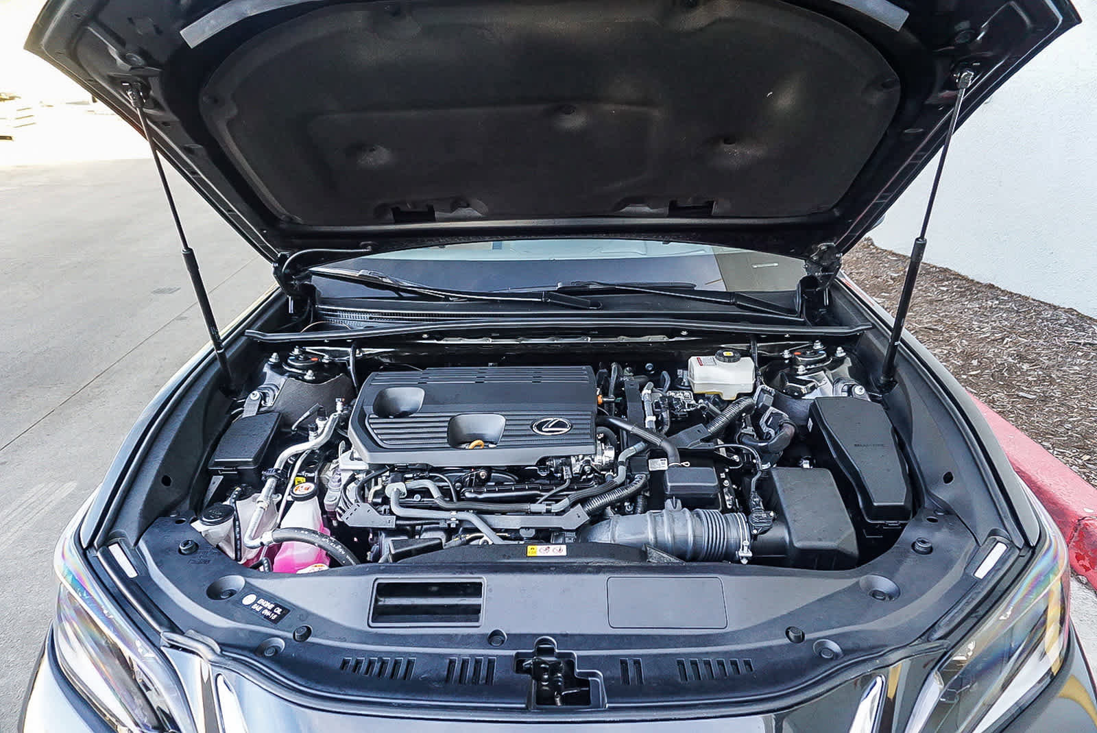 Certified 2025 Lexus ES 300h FWD image 31