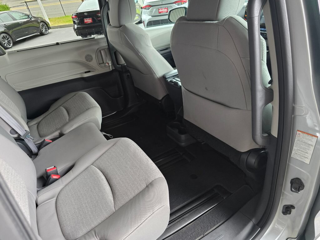 Used 2024 Toyota Sienna LE AWD/4WD image 14