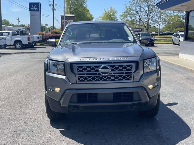 Used 2022 Nissan Frontier SV image 2