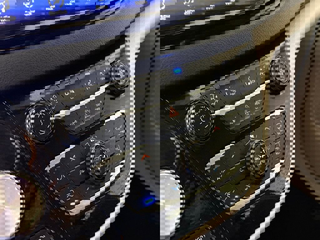 Used 2023 Chrysler Pacifica Touring-L image 30