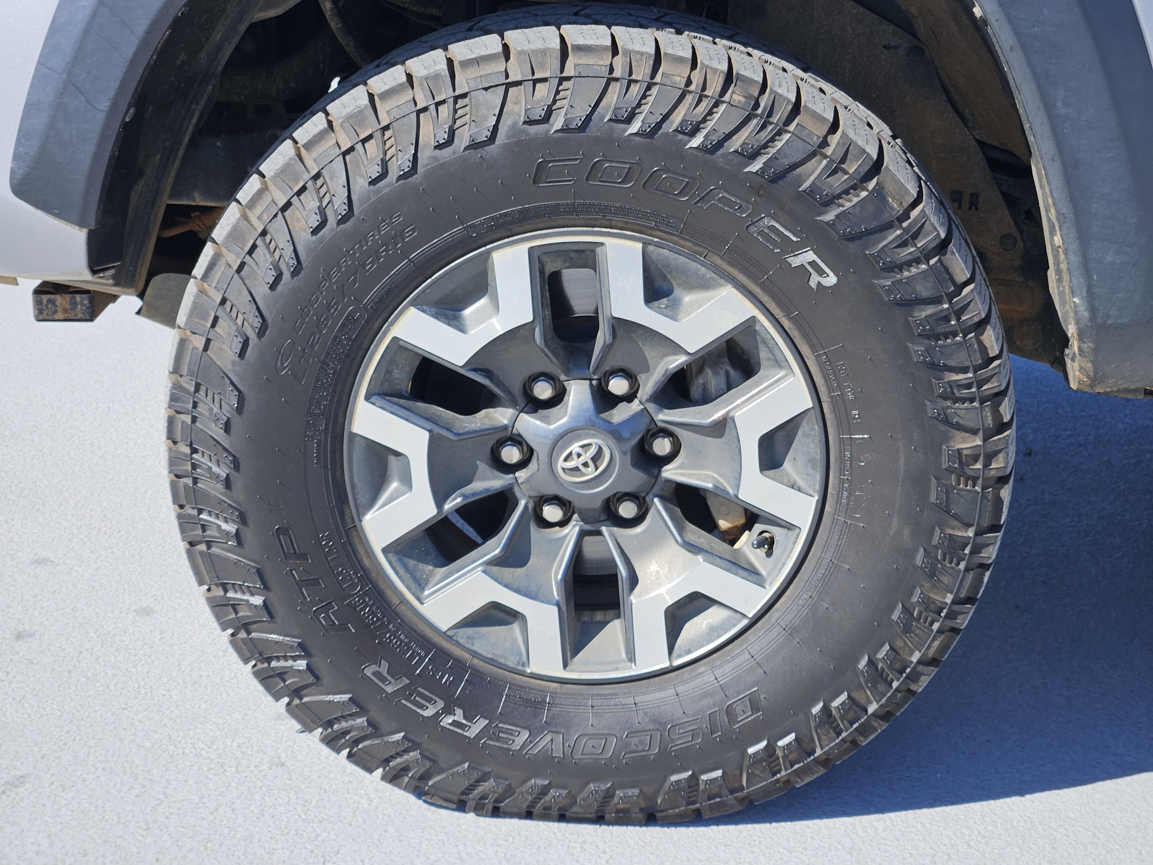 Used 2021 Toyota Tacoma TRD Off-Road w/ Technology Package image 13