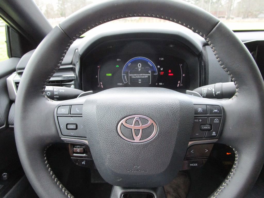 Used 2025 Toyota Camry SE image 24