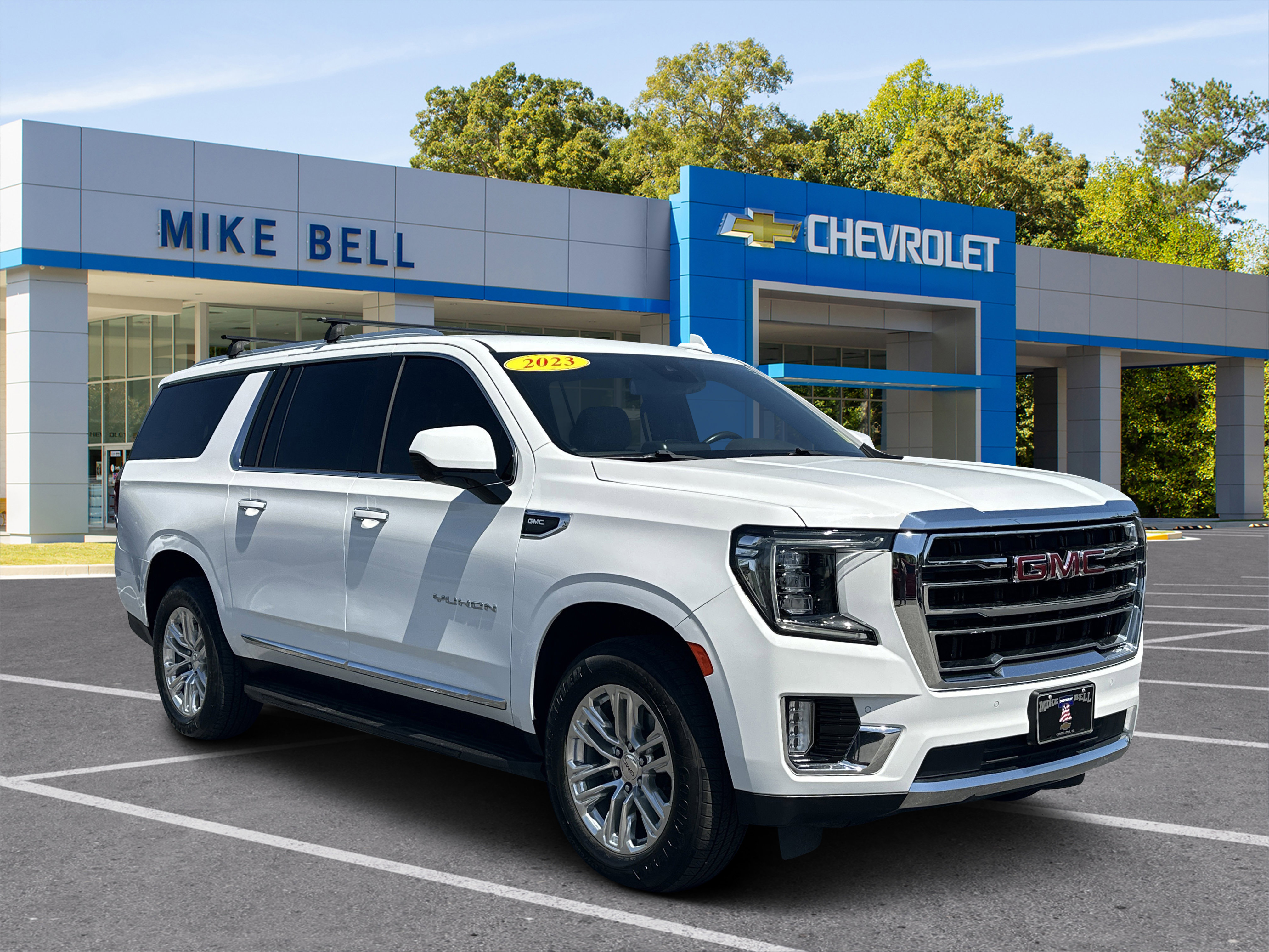 Used 2023 GMC Yukon XL SLT AWD/4WD image 1