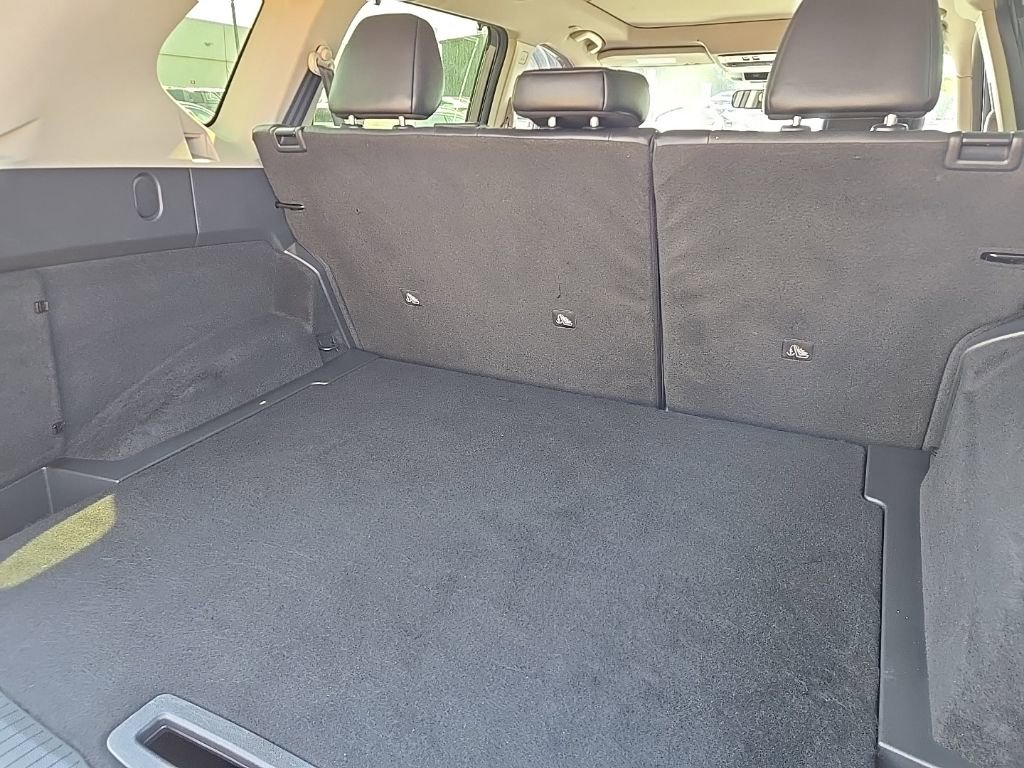 Used 2023 Nissan Rogue SV w/ SV Premium B Package image 13