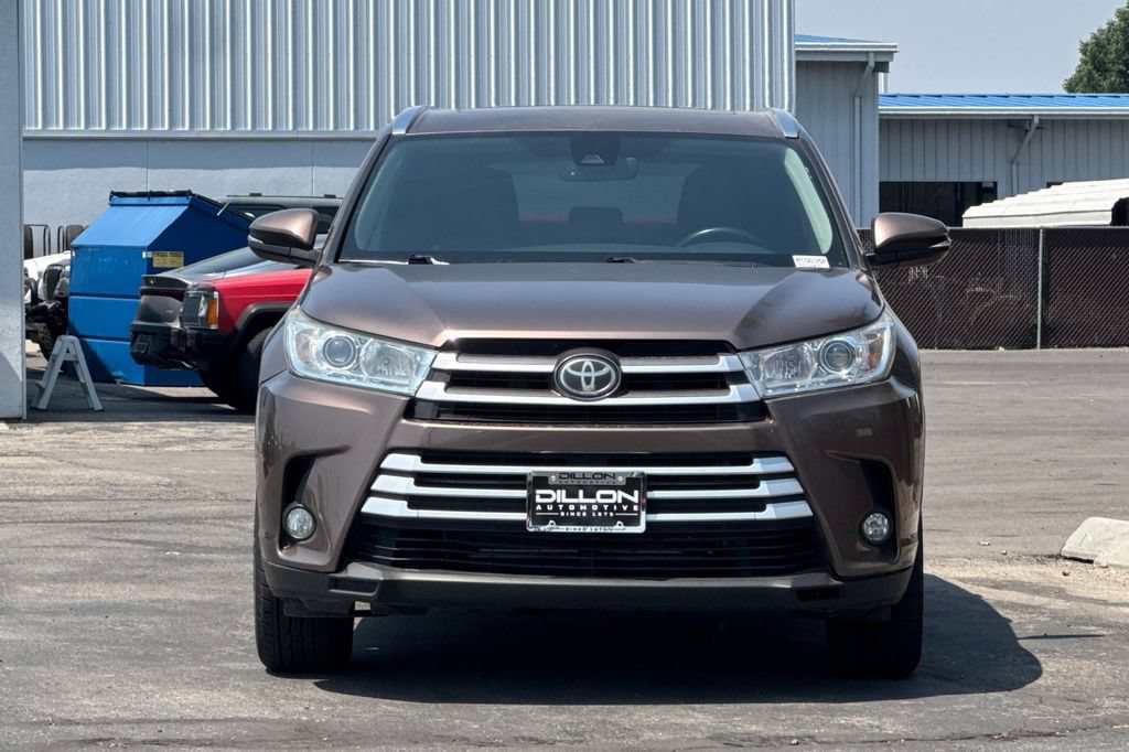 Used 2018 Toyota Highlander XLE AWD/4WD image 9