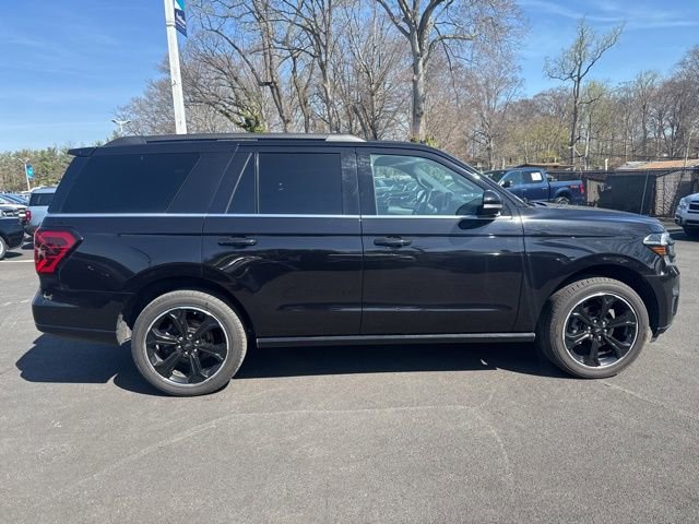 Used 2024 Ford Expedition Limited image 9