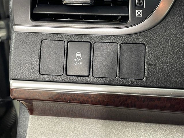 Used 2012 Toyota Camry L image 15