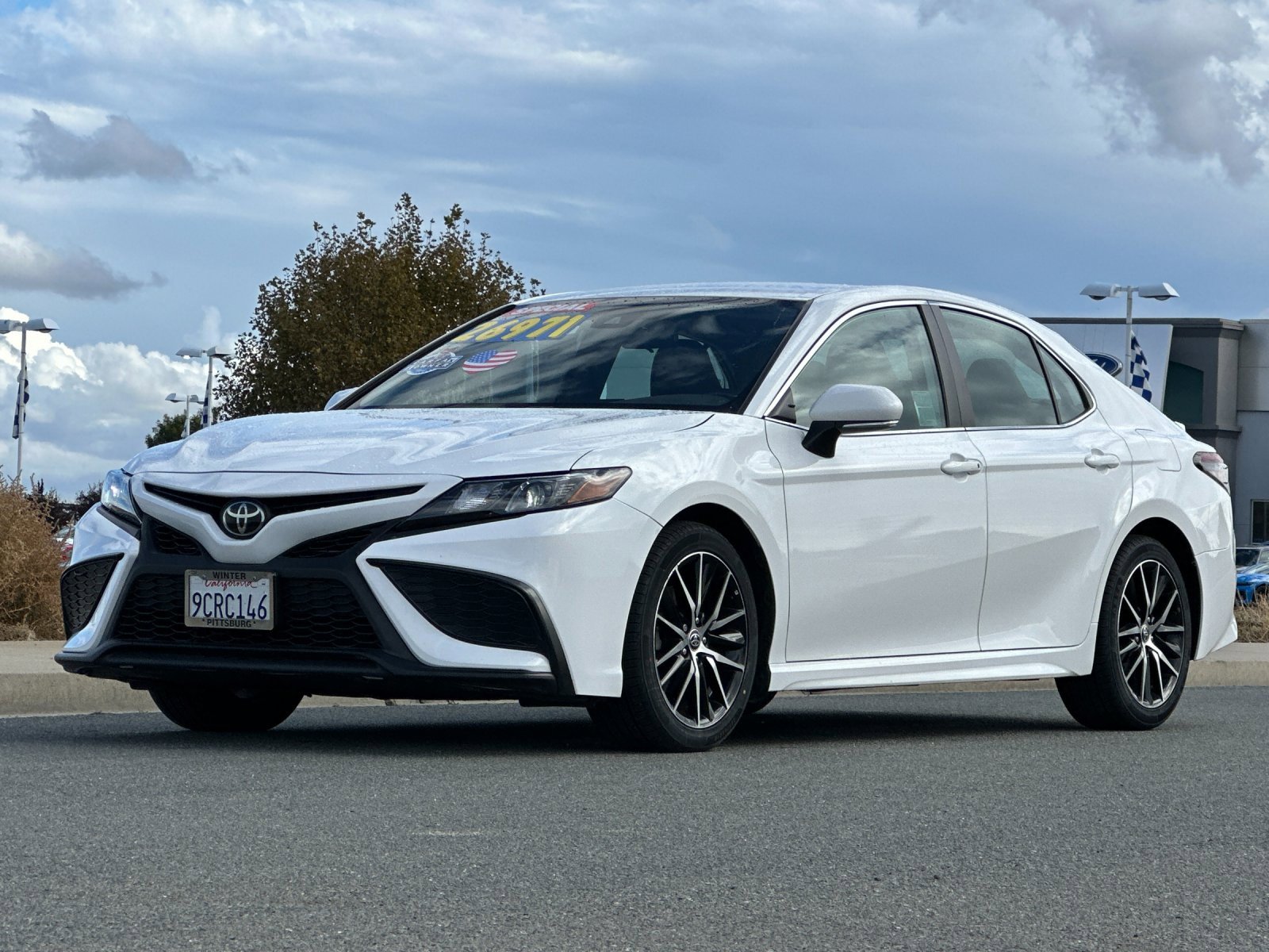 Used 2023 Toyota Camry SE image 8