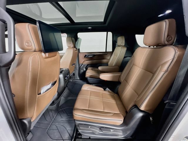 Used 2025 Chevrolet Suburban High Country AWD/4WD image 24