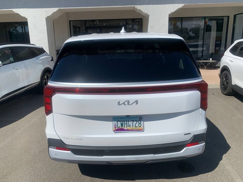 Certified 2026 Kia Carnival LXS FWD image 7