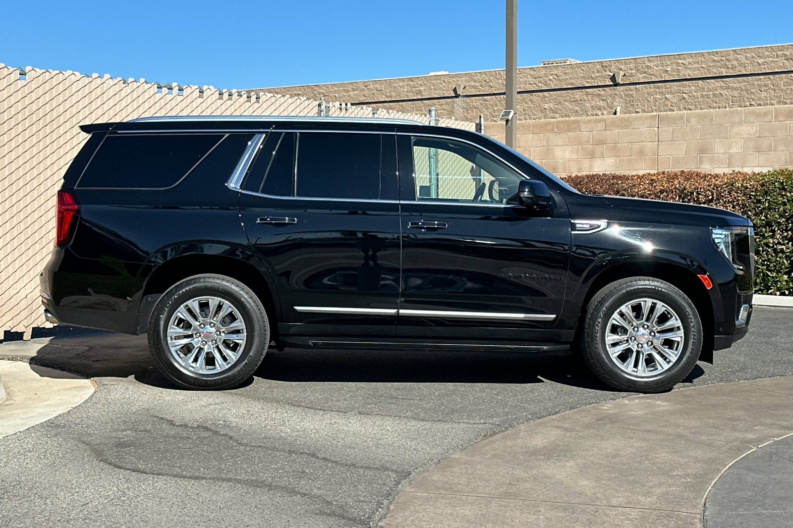 Certified 2024 GMC Yukon Denali w/ Advanced Technology Package AWD/4WD image 3