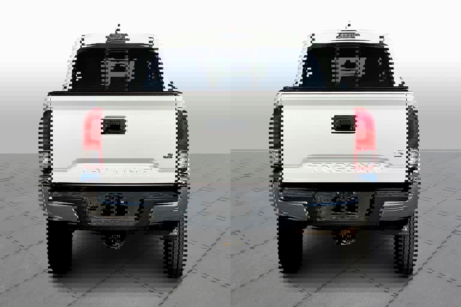 Used 2017 Toyota Tacoma SR5 image 4