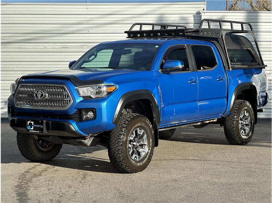 Used 2017 Toyota Tacoma TRD Off-Road image 6