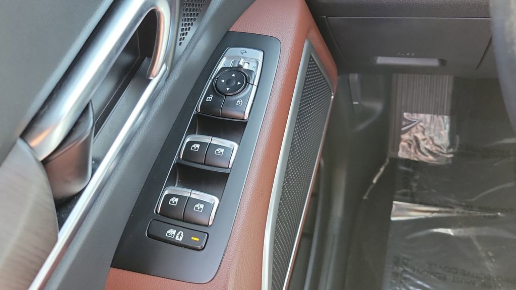 Used 2023 Kia Telluride EX w/ EX Captain's Chair Package image 21