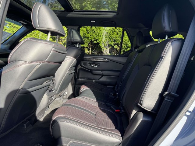Certified 2025 Honda Pilot Black Edition image 10