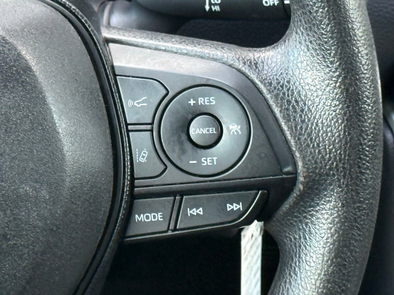 Used 2019 Toyota RAV4 LE AWD/4WD image 29