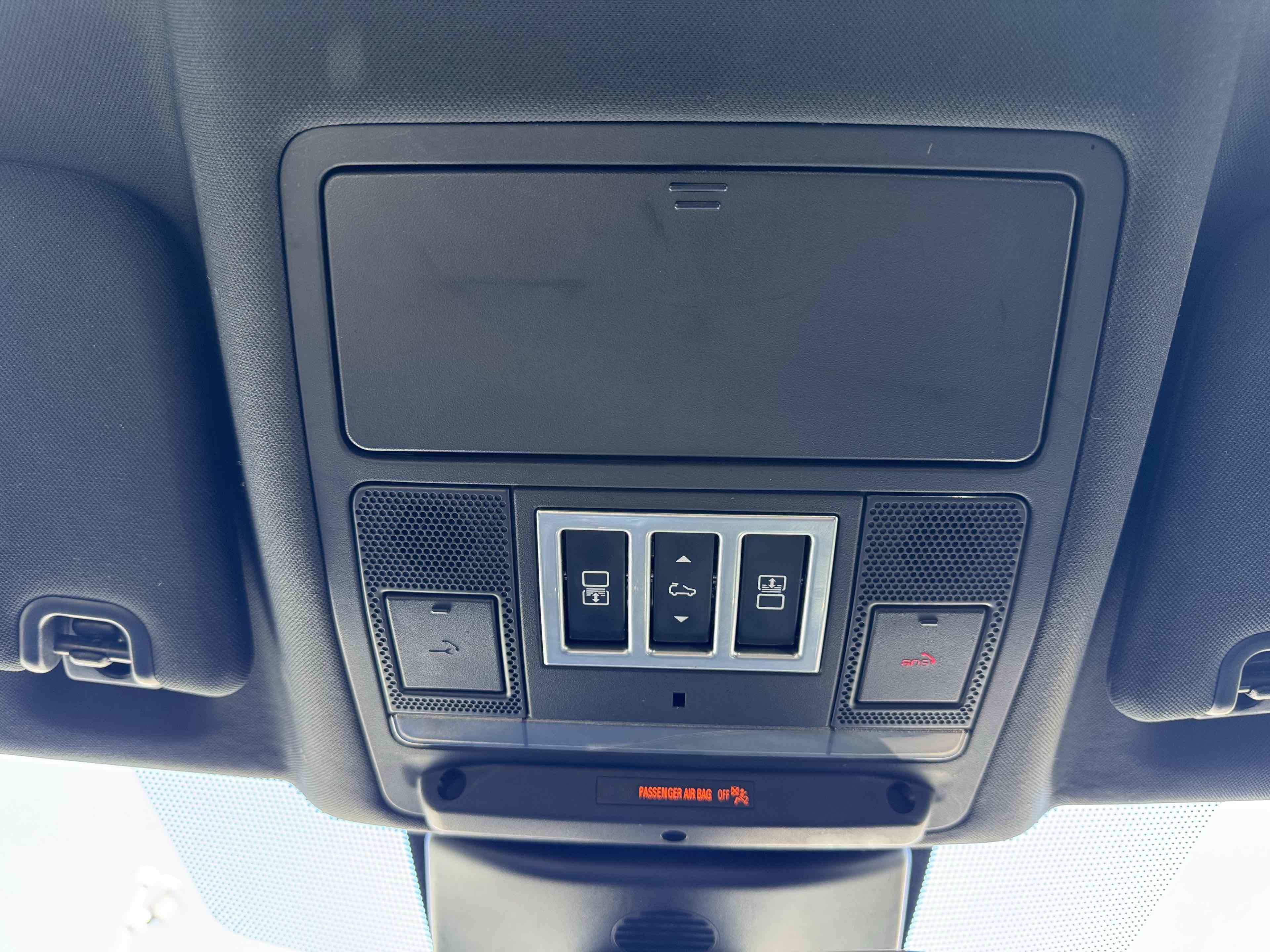 Used 2018 Land Rover Discovery HSE AWD/4WD image 34
