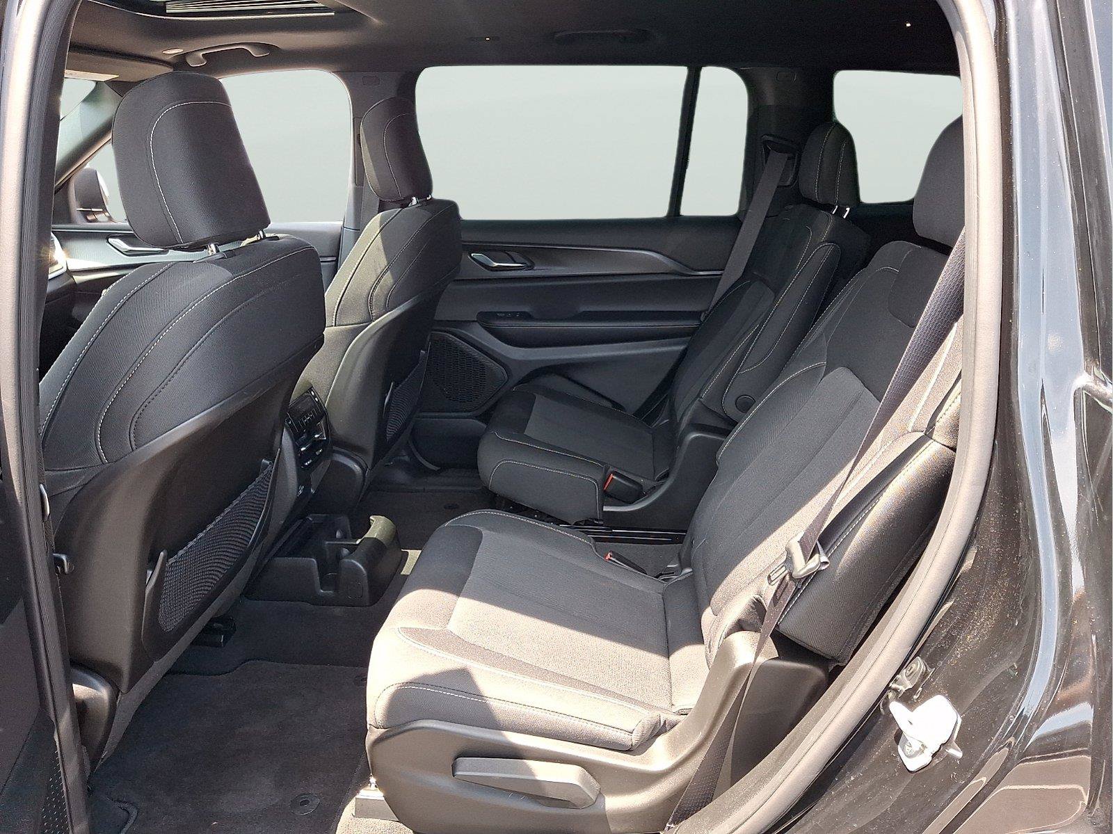 Used 2025 Jeep Grand Cherokee L Laredo AWD/4WD image 8