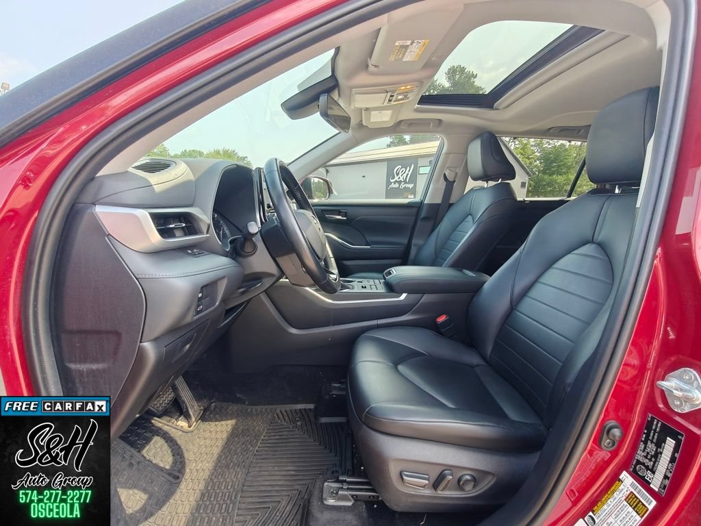 Used 2020 Toyota Highlander XLE AWD/4WD image 17