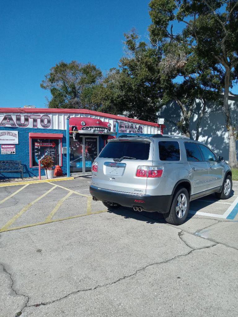 Used 2010 GMC Acadia SL w/ Preferred Package image 2